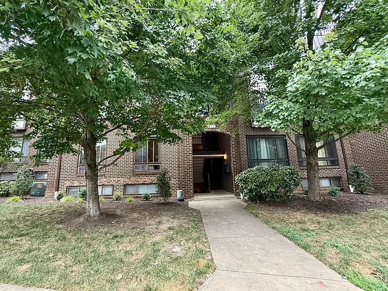 122 Roberts Ln #400 — Photo 24