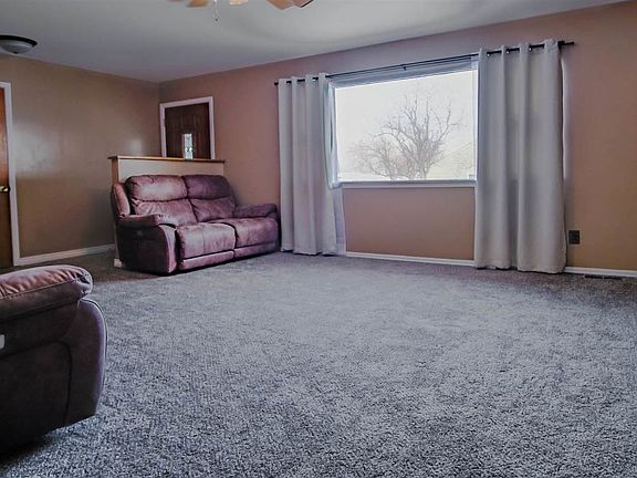 3rd image of 3200 Knollwood Dr