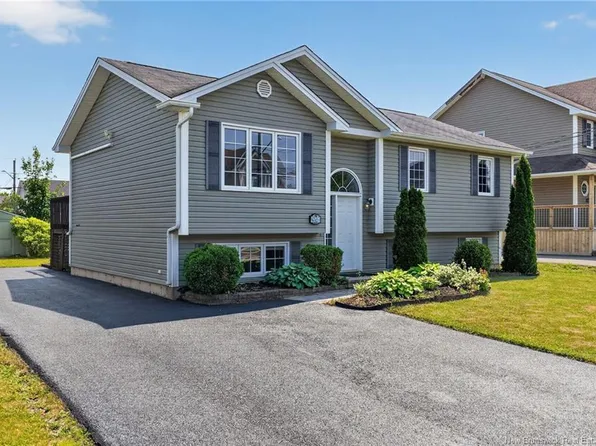 94 Falcon Dr, Moncton, NB E1G 0H7