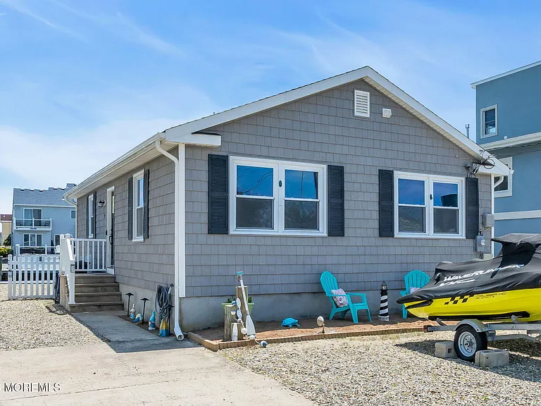 53 E Coral Dr — Photo 2
