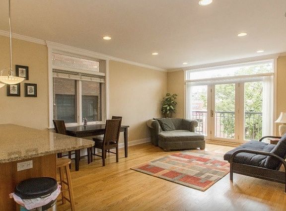 3rd image of 1448 W Montrose Ave