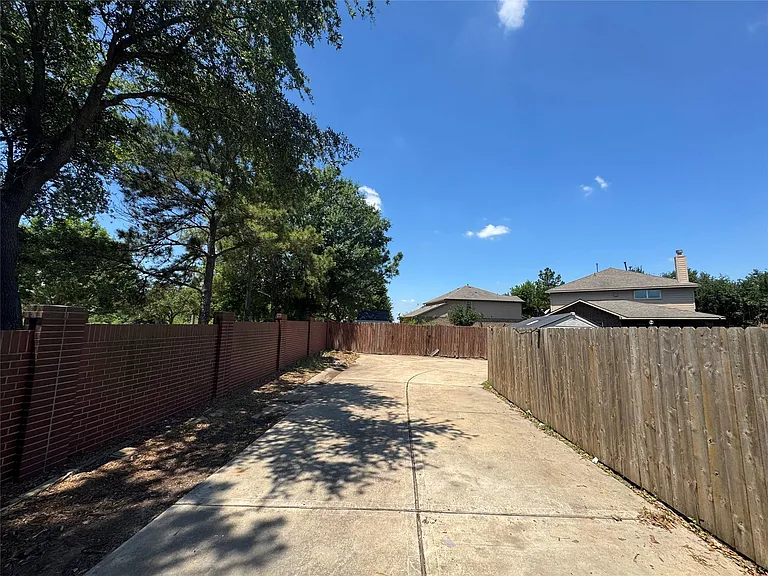 8107 Gran Villa Dr — Photo 45
