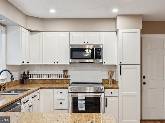 4th image of 14239 Burlingame Ln