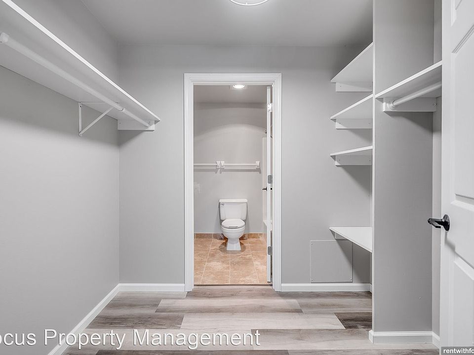 1st image of 101 E Walnut St #13917571