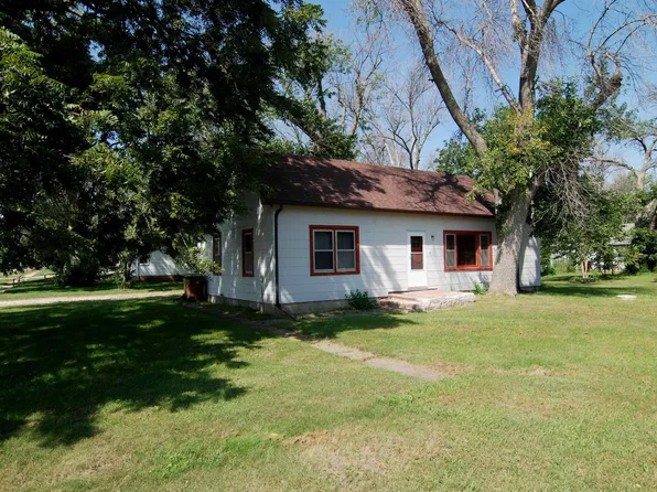 368 E 3rd St, Newell, IA 50568