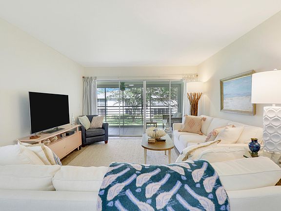 5th image of 11 Westwood Ave APT 205A