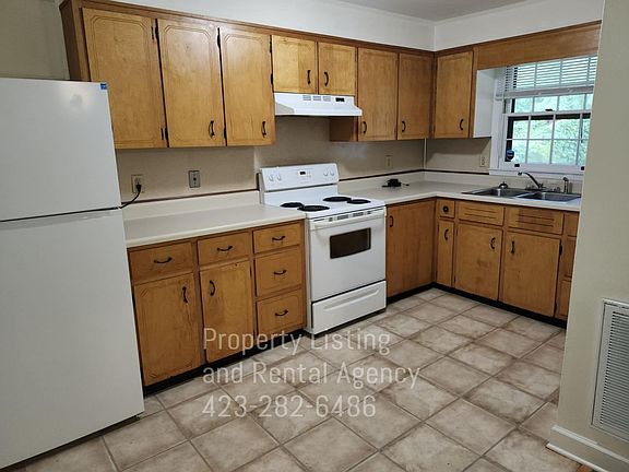 3rd image of 310 W Chestnut St #3