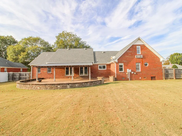 17524 Martin Dr — Photo 49