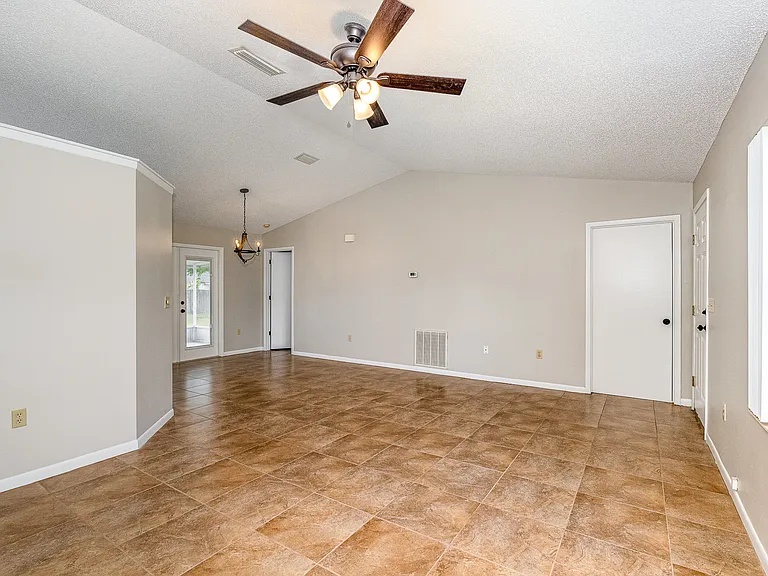 1112 Malone St NW — Photo 8