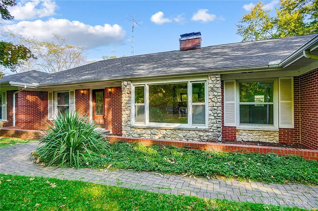 329 W Whiteman St photo 1