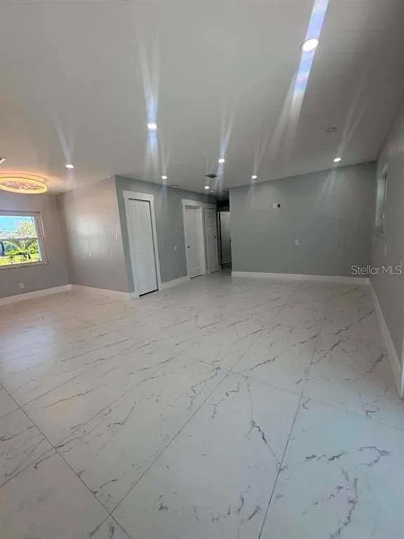 3 bed, 2.0 bath, 1369 sqft, $2,700 — Photo 3