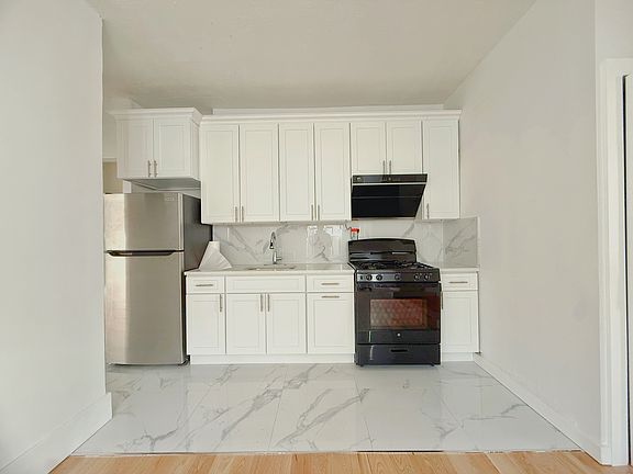 3rd image of 135 Sheridan Ave APT 2R