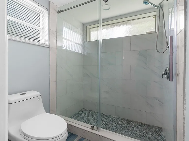 5557 Cameo Dr N — Photo 21