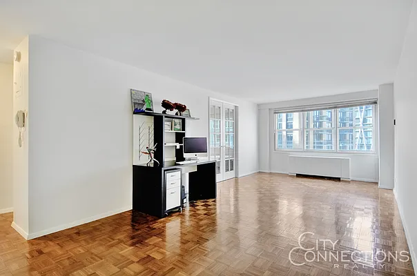 Rented by City Connections Realty | media 8