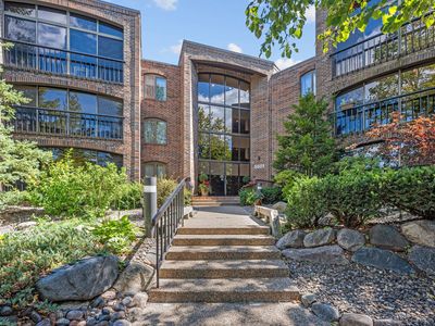 5501 Dewey Hill Rd APT 330, Edina, MN, 55439