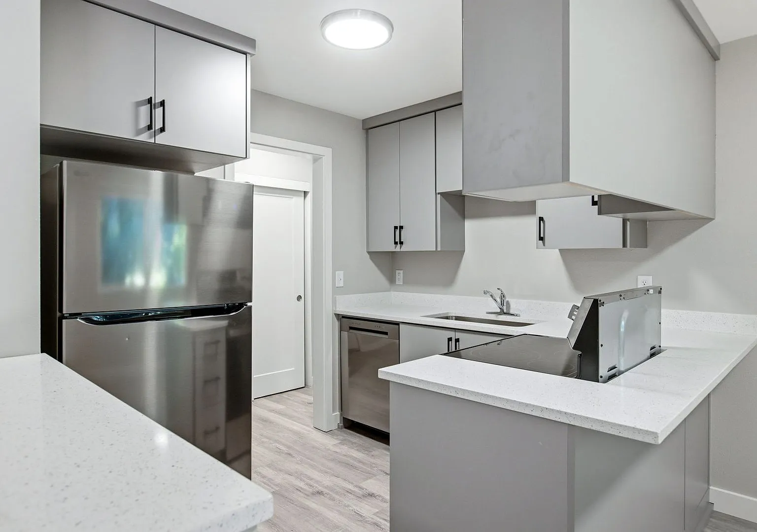 **1 Month Free** With 12 Month Lease Water, Sewer & Garbage Paid! — Photo 2