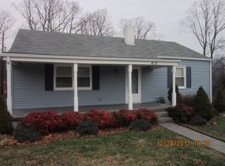 412 Hopkins St, Narrows, VA 24124