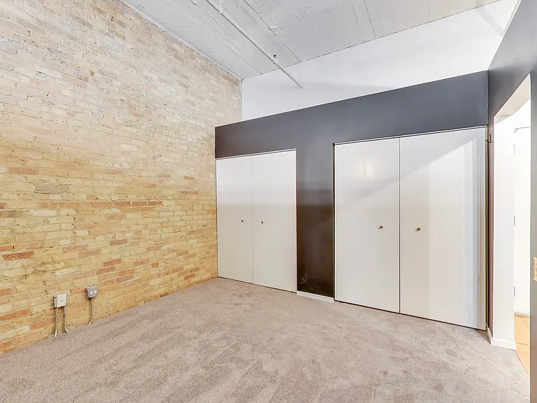 375 W Erie St #522 — Photo 9