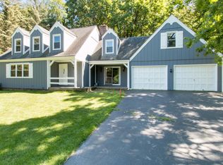 1137 S Lakeshore Dr, Fontana, WI 53125