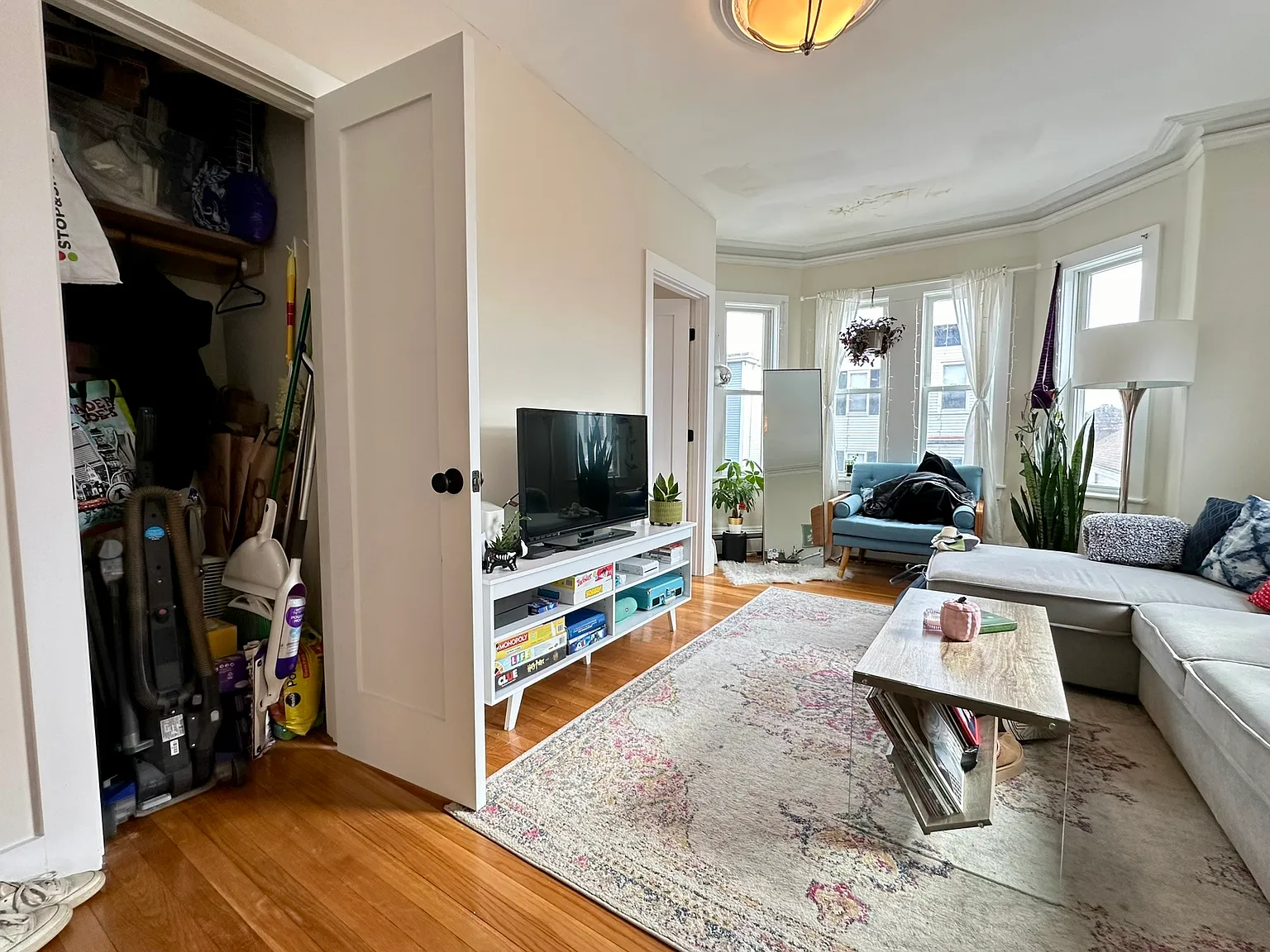 3 bed, 999 sqft, $4,800 — Photo 2