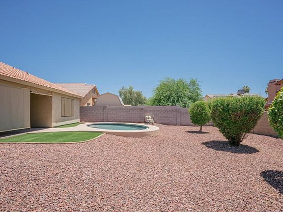 3rd image of 3633 W Menadota Dr