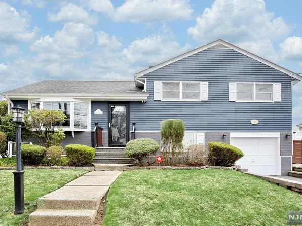 19 Pearl St, Dumont, NJ 07628
