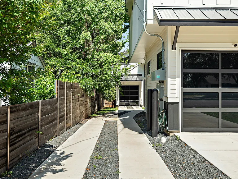 1405 Perez St #2 — Photo 13
