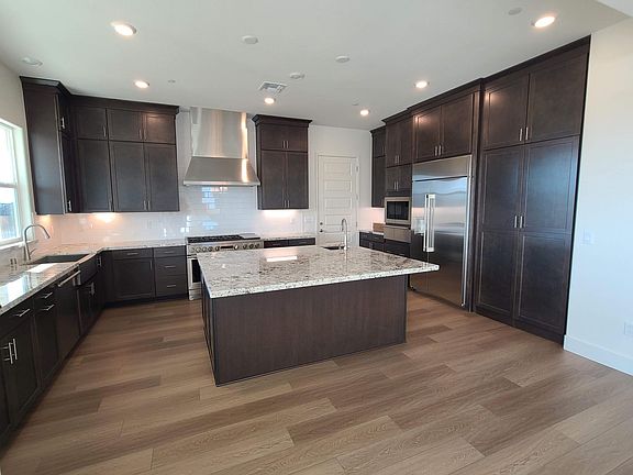 4th image of 331 Milano Ct