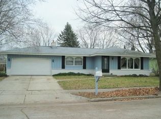 1921 Chapman Dr, Waukesha, WI 53189