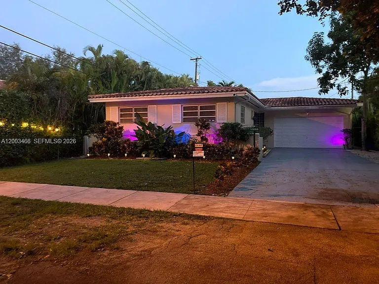 1556 San Benito Ave — Photo 24
