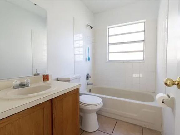 5th image of 1234 Woodman Way