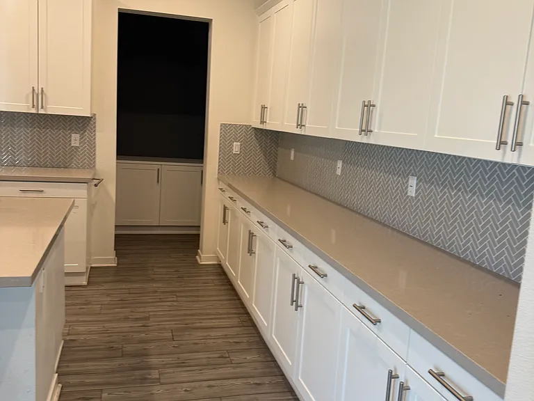 2592 E Embry Ln — Photo 18
