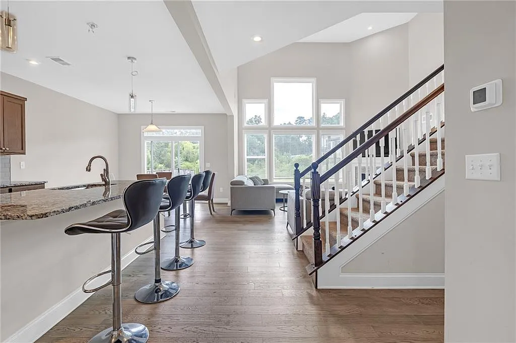 4 bed, 2.5 bath, 2580 sqft, $2,995 — Photo 4