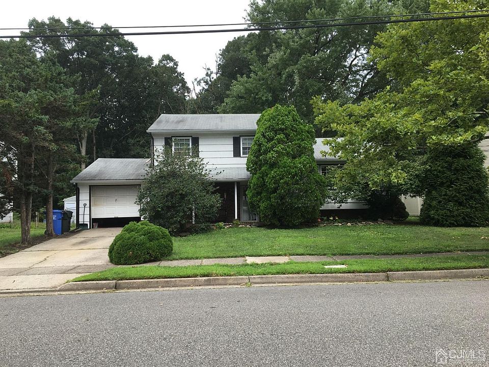 2nd image of 106 Murdock St
