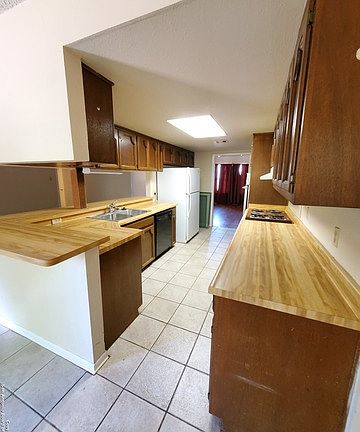 4th image of 305 E Langley Blvd