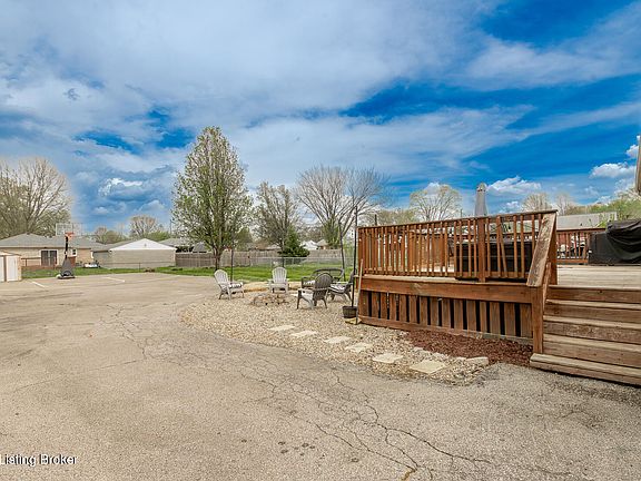 4th image of 5245 Julia Rd