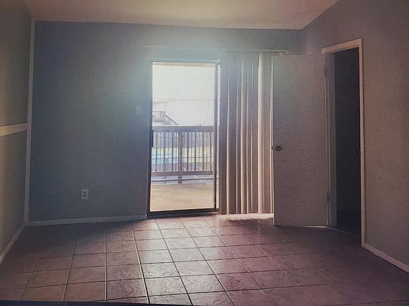 3rd image of 2318 Capitan Dr APT B