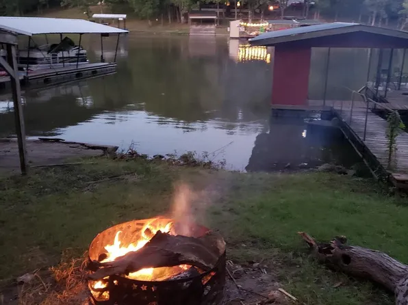 28304 Marys Ln, Warsaw, MO 65355