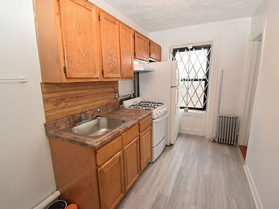 5th image of 196 Van Buren St #4