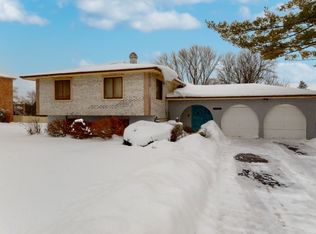 17W361 Stillwell Rd, Oakbrook Terrace, IL 60181