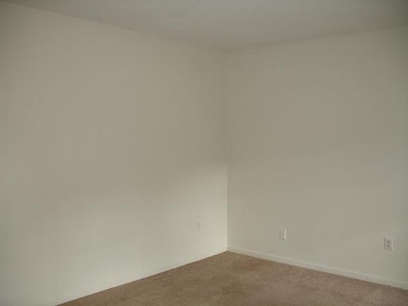 4th image of 4552 Flynn Dr