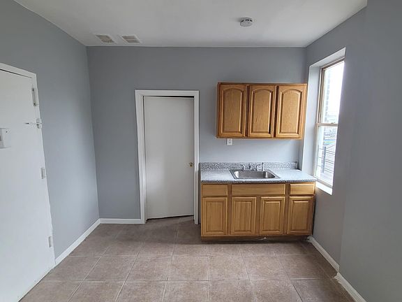 2nd image of 310 14th Ave #9A