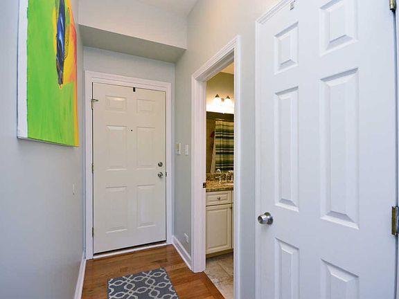 3rd image of 1457 W Thome Ave #1