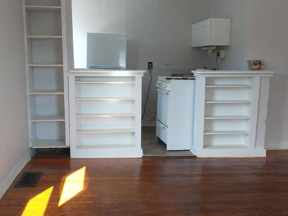 2nd image of 22 Pomeroy Ave #4