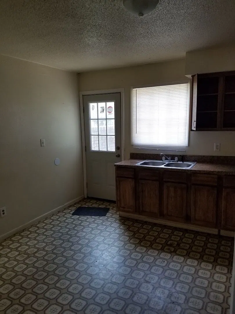 3122 Vally Street Apartments — Photo 2