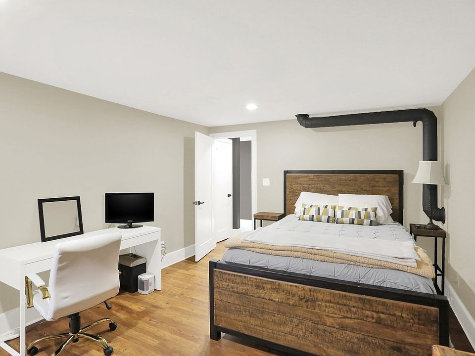 2nd image of 735 Lexington Ave