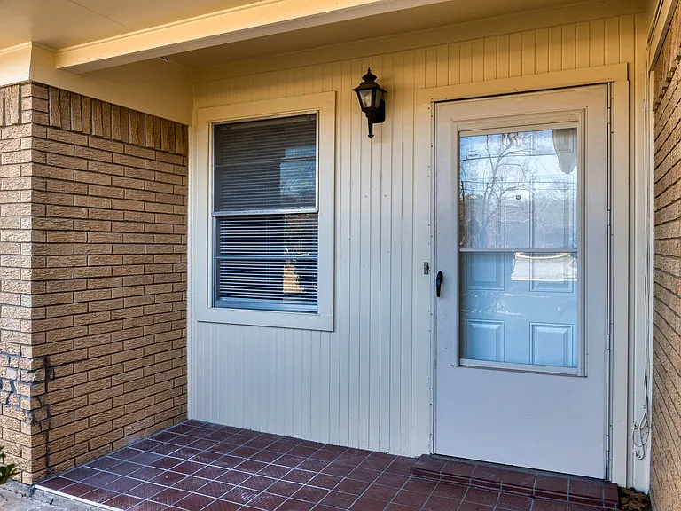 502 Brown St — Photo 4
