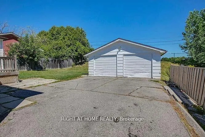 57 Wilstead Dr #MAIN FLOOR — Photo 15