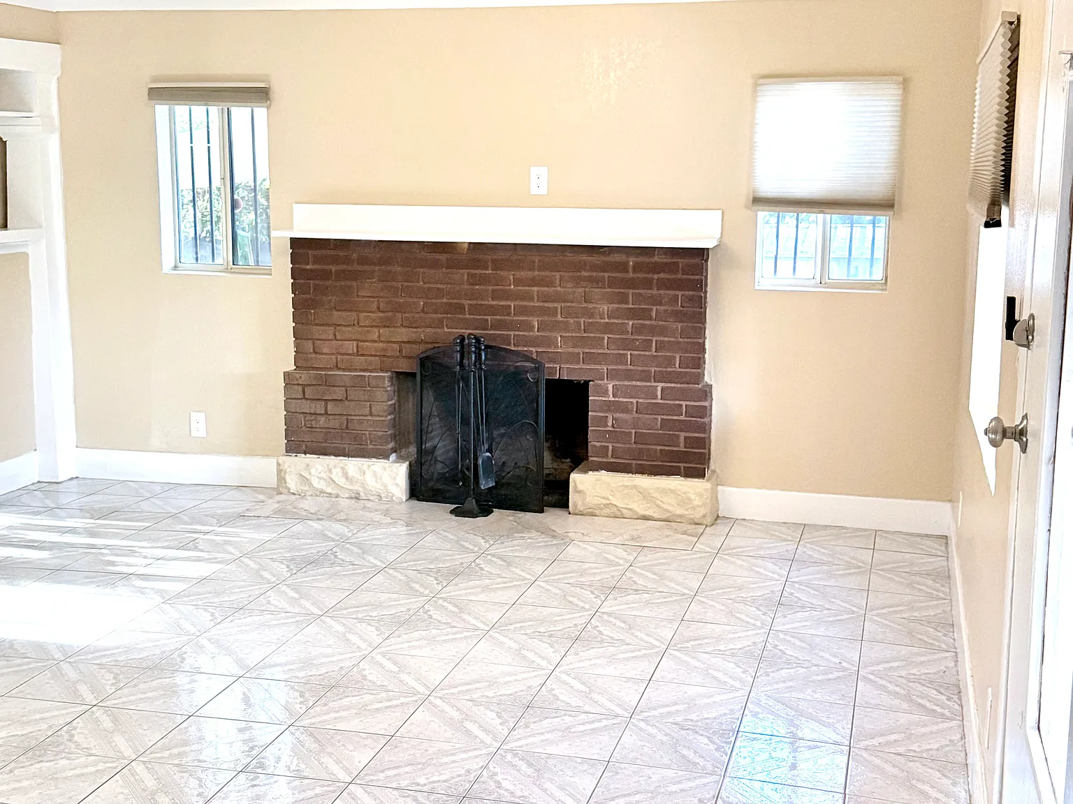 3 bed, 2093 sqft, $3,900 — Photo 4