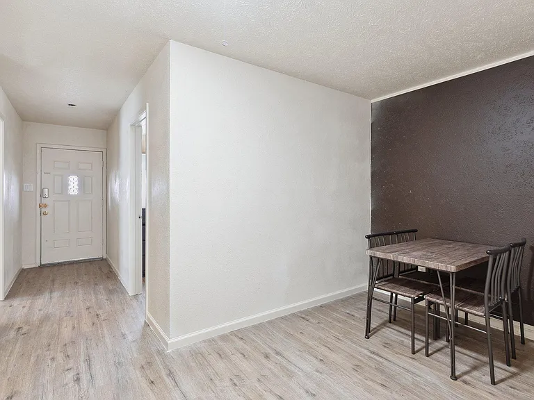 Valleyglen Dr — Photo 3